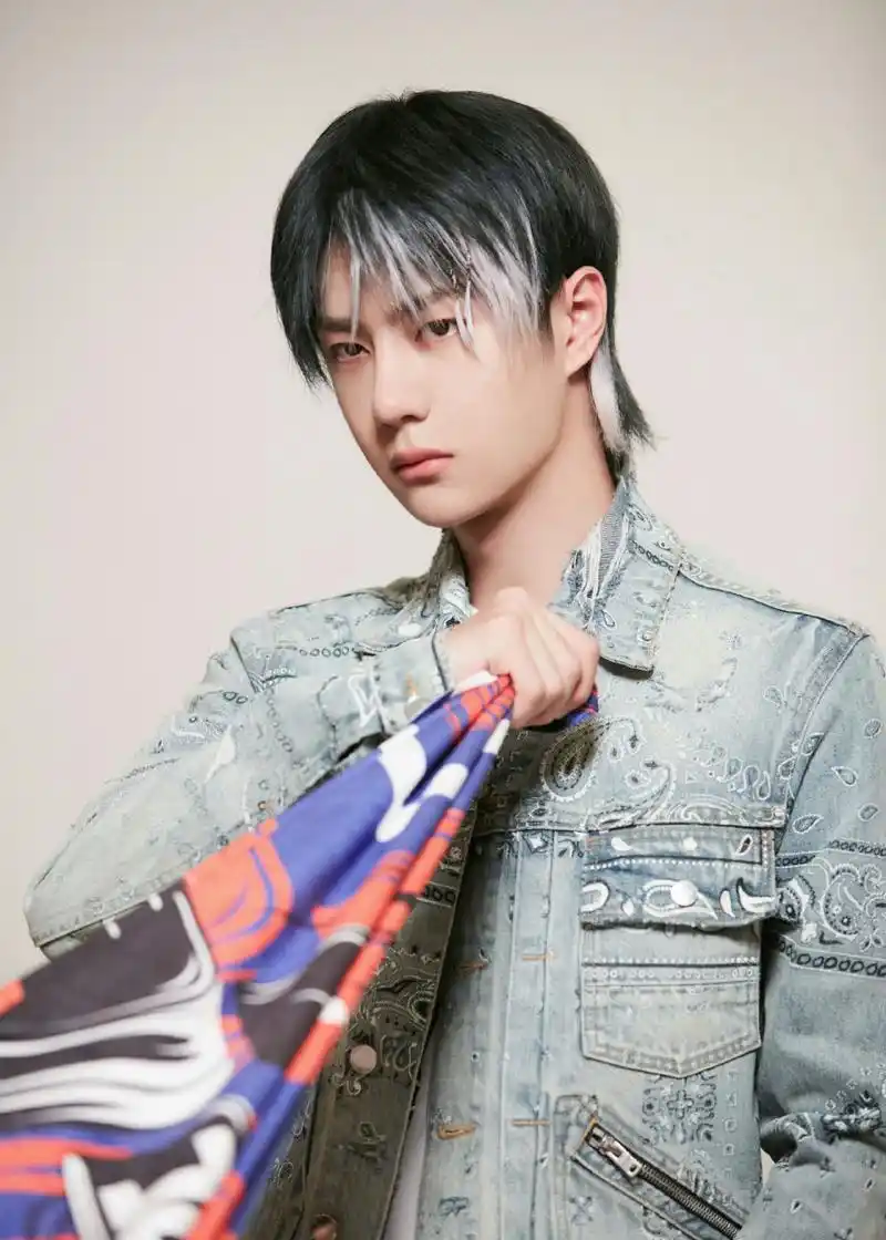 王一博各种发色都能完美驾驭 #王一博