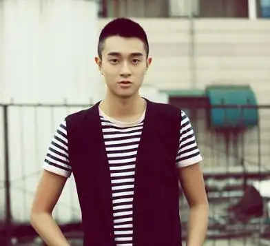 莫西干短发寸头碎发图清爽个性莫西干发型就这样扎