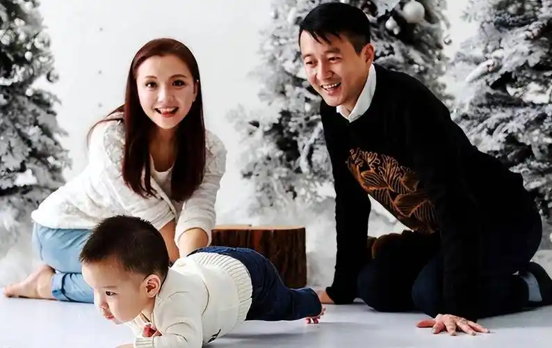 2013年蔡远航迎娶了孙茜,因蔡远航的父母早已过世,两人结婚时蓝天野以