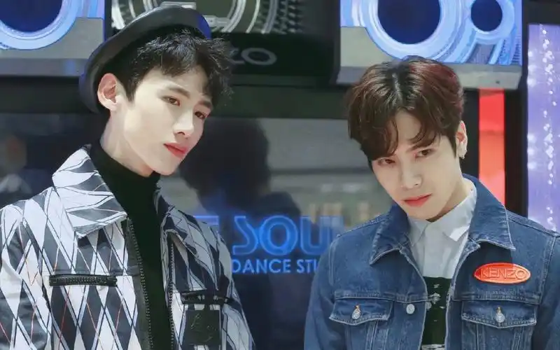 啊啊啊啊啊我磕到男明星了王嘉尔白敬亭yyds蹲一个王子手机里的王嘉尔