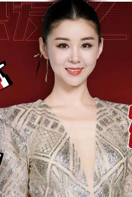 李小萌美艳动人端庄大方的写真照