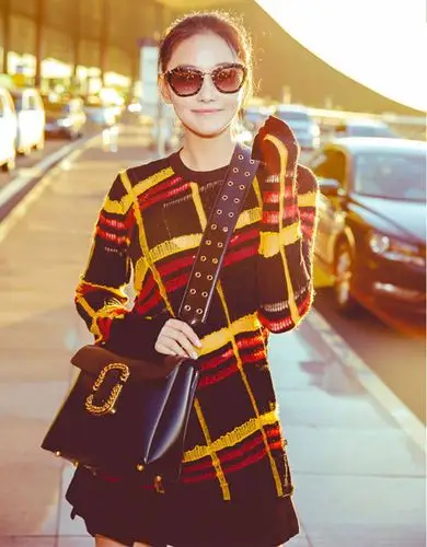 明星宋佳同款包包女2017新款宽肩带机车包单肩斜挎真皮小方包欧美