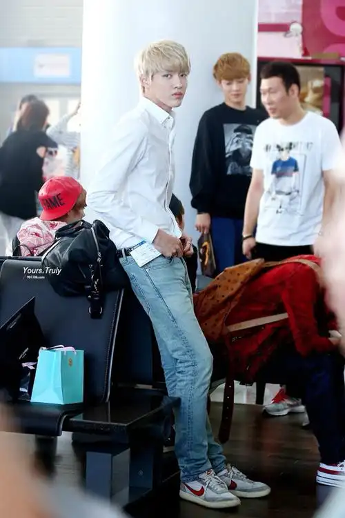 吴亦凡 白衬衣系列