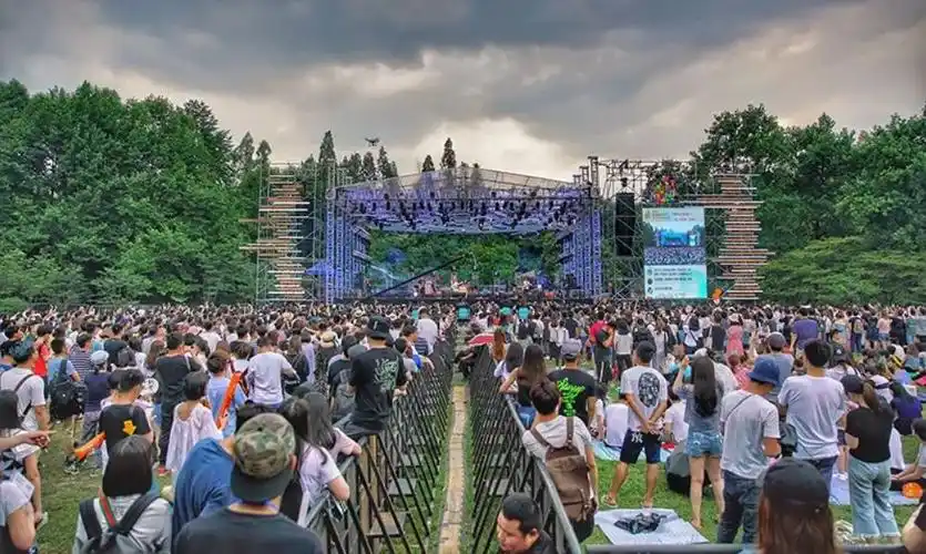 环保投进趣| 欢乐扭出来今年的西湖音乐节现场,我们将放置多个"环保投