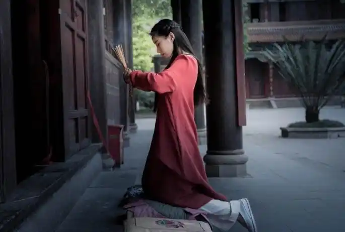 拜佛烧香时烧几根是正确?3,6,9含义各不同,却少有人知