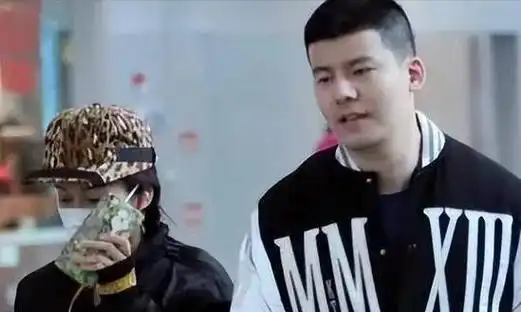 回顾吉克隽逸卖惨炫富当小三立了10年淳朴人设要崩了