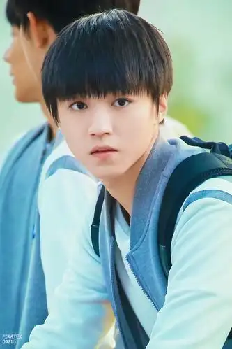 王俊凯# 161126 《我们的少年时代》拍摄 高清8p