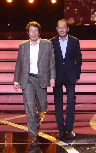 "孙悟空"六小龄童晒出了四大名著主演首次同框合影,还同台飚戏.