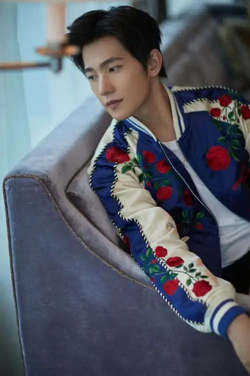 p>杨洋,1991年9月9日出生于上海,籍贯安徽合肥,毕业于中国人民解放军