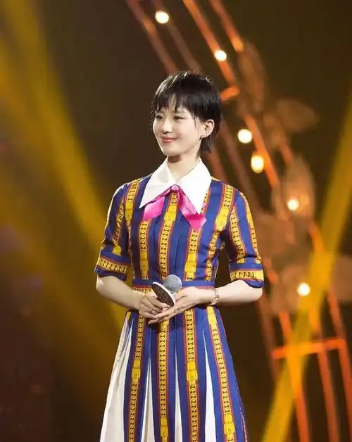 差点没认出这是刘诗诗不得不说短发也很适合她