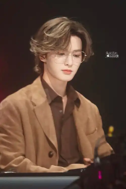 朱正廷亚洲超星团##成团夜朱正廷强忍眼泪