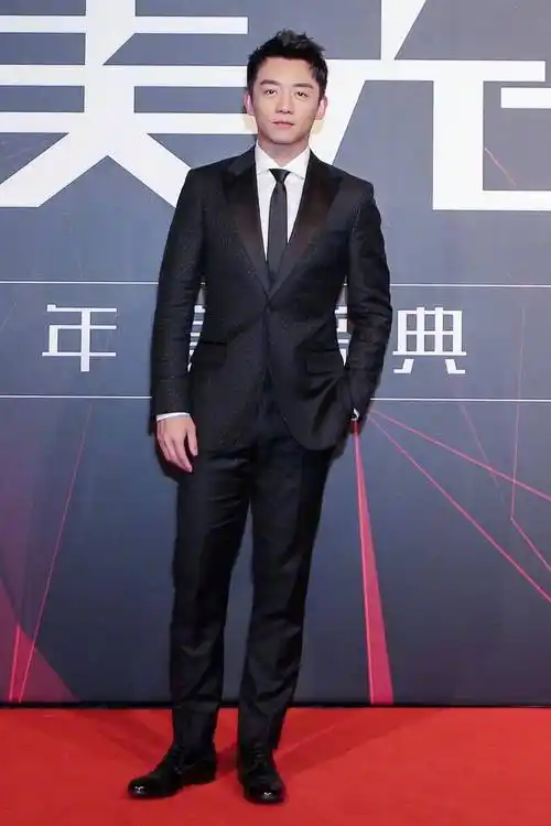 男星的西装照,哪个荷尔蒙爆棚?_男人_宋亚轩_姐姐