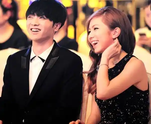 "华晨宇:一双筷子3000元,年收入超10亿,他家有多牛_音乐_尚雯婕_网友