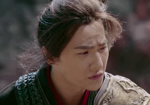 杨洋演戏和郑爽有的一拼两人分别靠嘟嘴皱眉混演艺圈