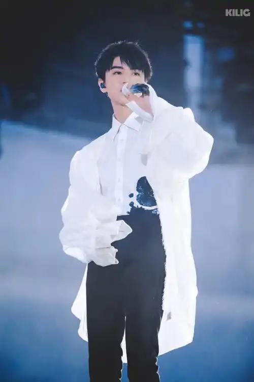 深圳97新话筒很适合你78蓝色 就是你的颜色78@tfboys-王俊凯