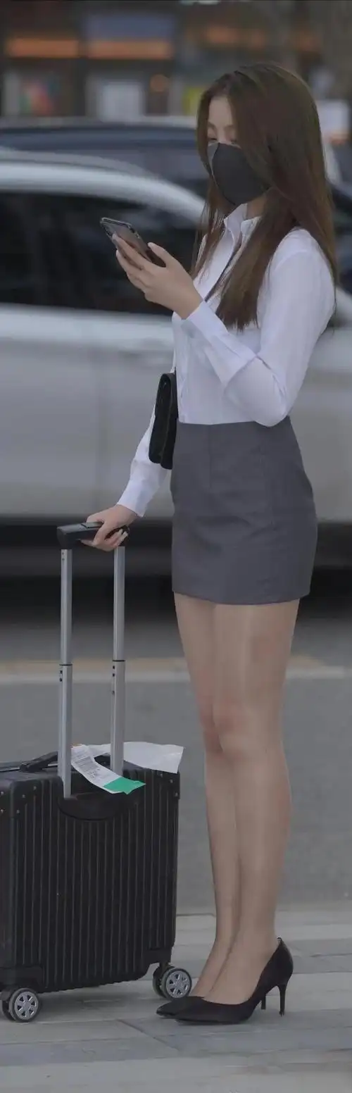 年轻漂亮的小妹妹,穿着瑜伽裤出门,是不是太前卫了?