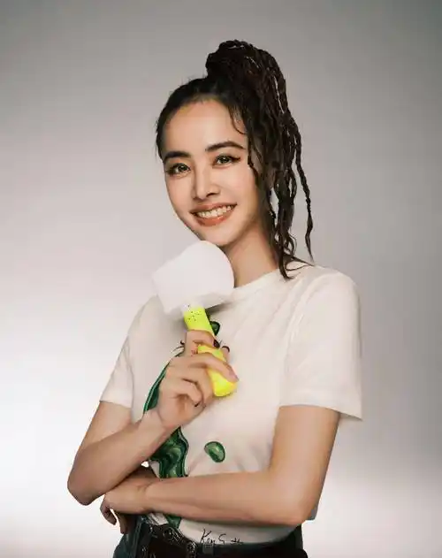 她才是名副其实的"40岁的年龄,20岁的脸"_蔡依林_年纪_色彩