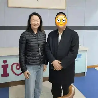 每个行业都有自己的发展历程,这一点主持人也不能例外,现在她已经是五