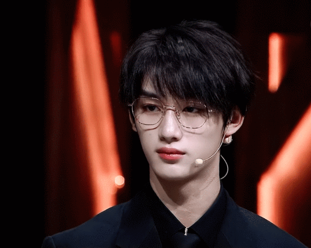 丁程鑫最新帅照(是演员请就位的截修动图)