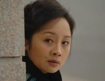 演员唐静:用10年捧红丈夫王新军,却惨遭抛弃,今年52岁仍旧单身