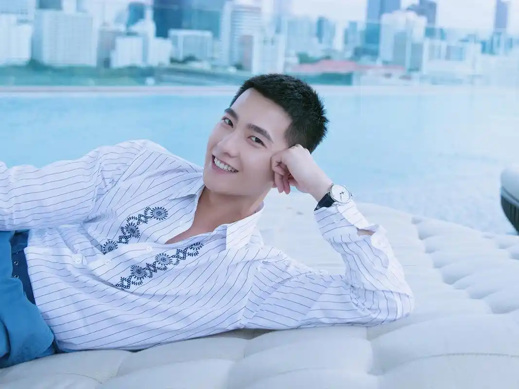 杨洋帅气写真照,平板壁纸