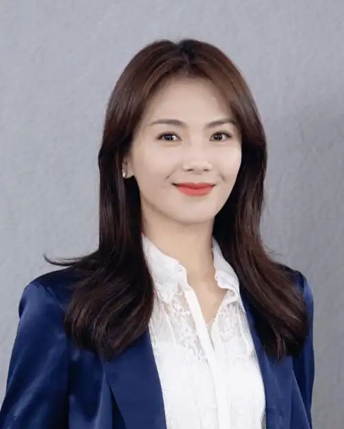 刘涛又被嘲了!上《披荆斩棘》主持功底差,表情油腻,造型也雷人