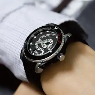 古驰gucci黑水鬼灵蛇表盘橡胶夜光潜水男子手表采购预售ya136217