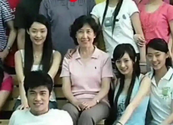 看照片才知道杨幂张小斐是大学同学啊……|杨幂|大学