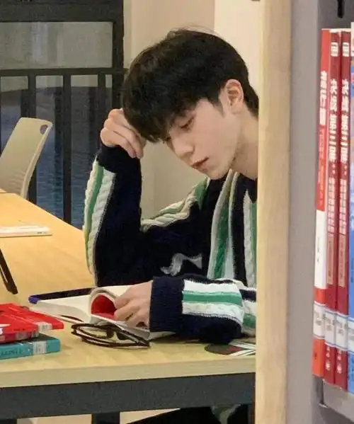 史上最帅北大校草刚爆红就早婚气哭