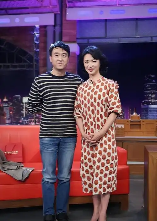 何冰:结婚几十年从未有过绯闻,如今看来妻子李海洋才是大赢家!