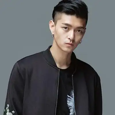 两边短中间长的发型图展示两边铲个性又帅感爆棚