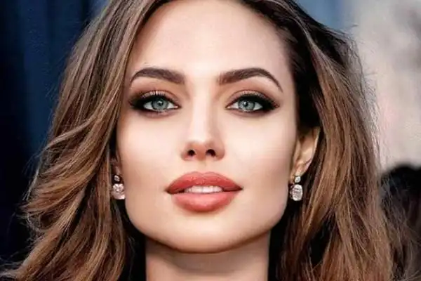 世界上最美的女人奥黛丽赫本上榜美丽优雅的代名词