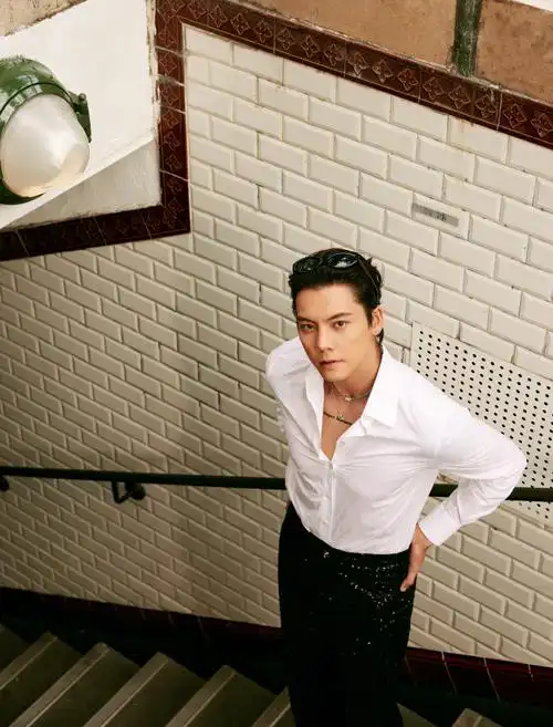 巴黎高定时装周##陈伟霆巴黎看秀造型