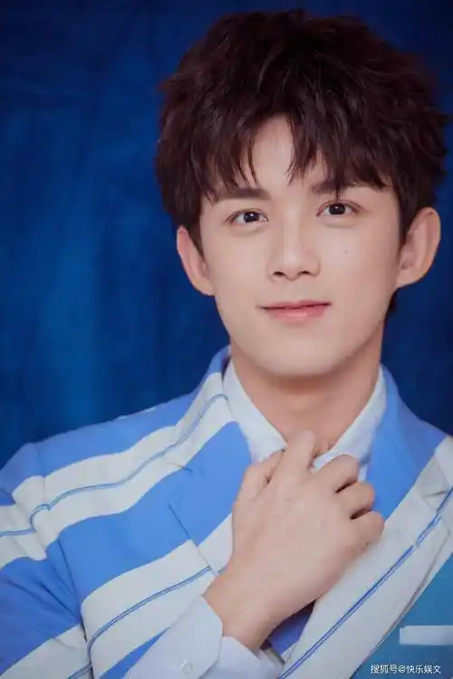 24岁吴磊晒浴室湿发照!五官精致皮肤白皙,引粉丝大喊老公宝宝