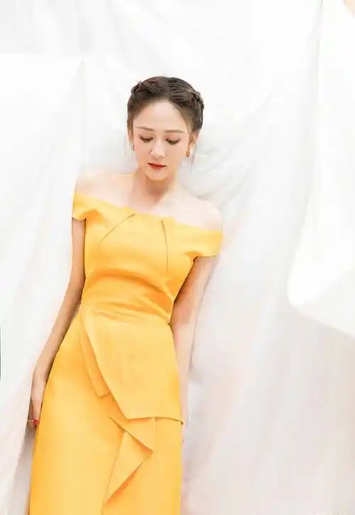 陈乔恩被说"胖"了的美照,穿一字肩礼服出镜,p掉小肚子更甜美_造型