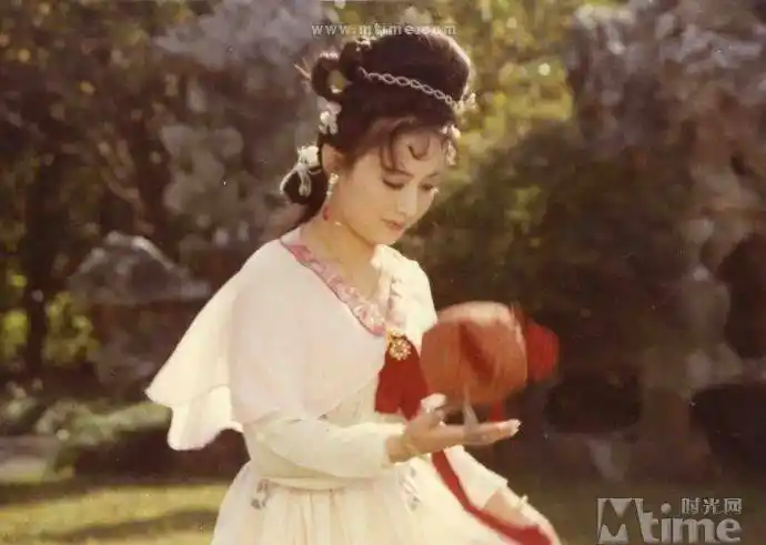 80年代影坛女星古装扮相:龚雪,何赛飞,陈红个个活色生香_女子_老电影