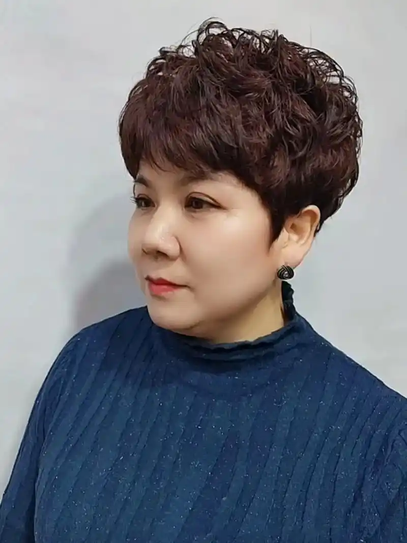 一款妈妈卷短发今年必烫,比纹理烫