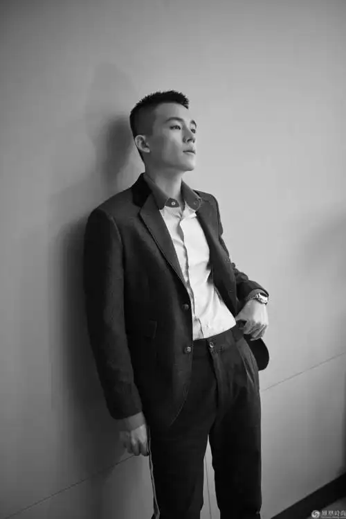 欧豪西装演绎黑白格调时尚 新作《妖猫传》近日将映