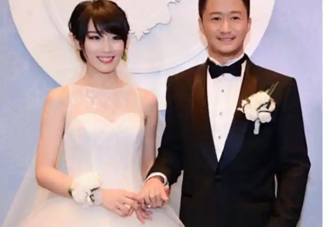 谢楠深夜更新动态庆祝丈夫终于回家一家人已五个月未团聚