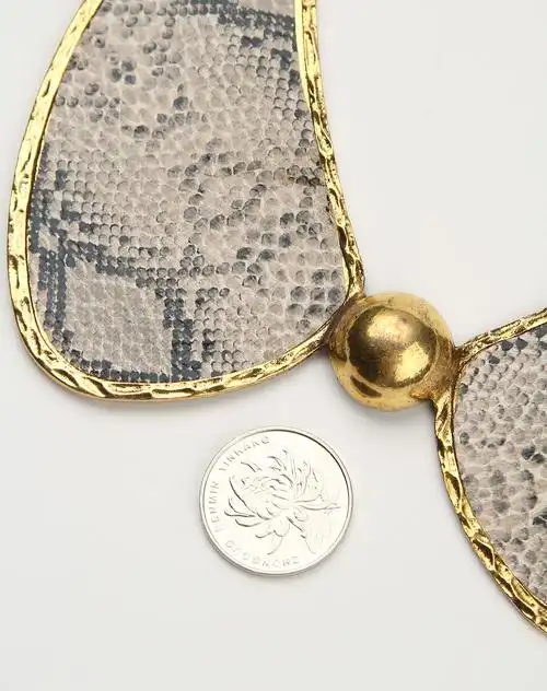 赤金色个性衣领式项链