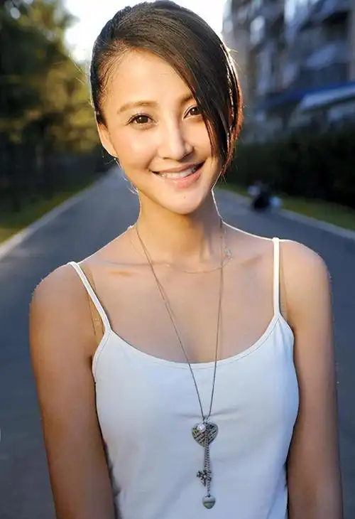 张歆艺:被王志飞宠了8年,和杨树鹏离婚后嫁给袁弘,她凭什么?