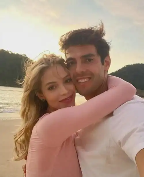 圈 23 跟贴 x 用微信扫描二维码 分享至好友和朋友圈 c罗的女友像卡卡