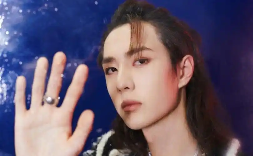 王一博长发帅气造型,高清图片-壁纸族