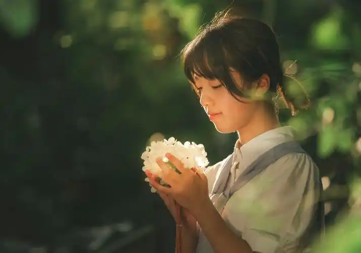 的小妹妹,拍照会上瘾,每次拍完一到家,最兴奋的就是打开电脑整理照片