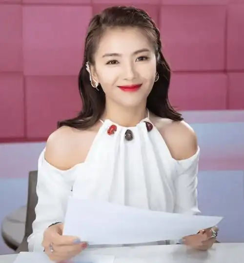 42岁刘涛罕晒素颜健身照!