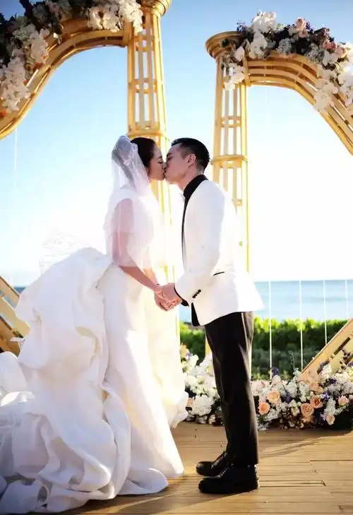 星娘|全面解析安以轩新娘造型!教你一场婚礼玩转甜美,中式,优雅风!