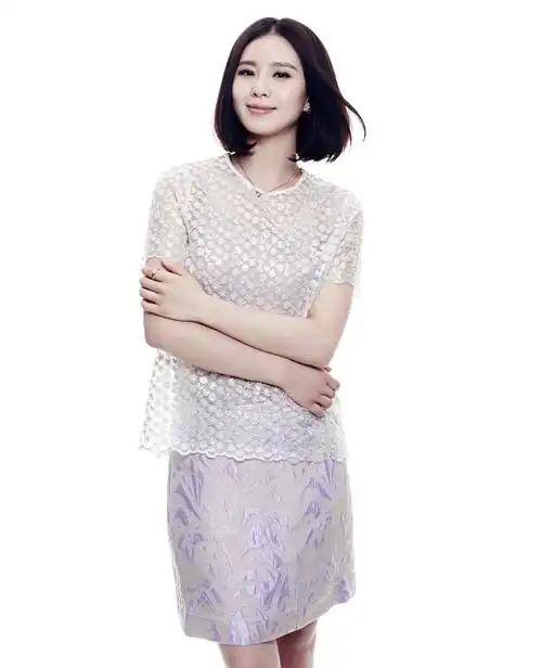 刘诗诗短发造型多变眼神透露纯净柔软