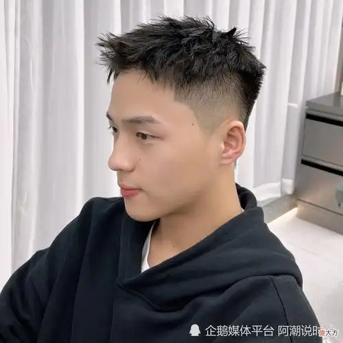 1,两边铲短发男生想要变帅 , 先从发型入手 , 欢迎来到阿潮的男生发型