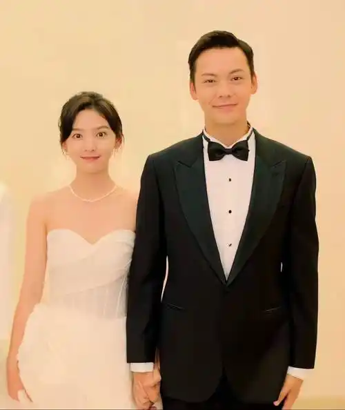 陈伟霆章若楠《照亮你》拍成了恋综一样,网友:这组婚纱照下次可以直接