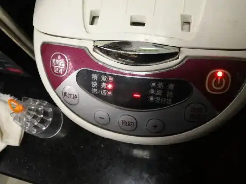 苏泊尔电饭煲用的时候过几分钟就出现eo字样,重新插一下又好了,过几